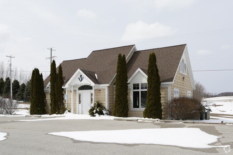 11660 Chippewa Hwy, Bear Lake, MI à vendre - Photo du bâtiment - Image 2 de 9