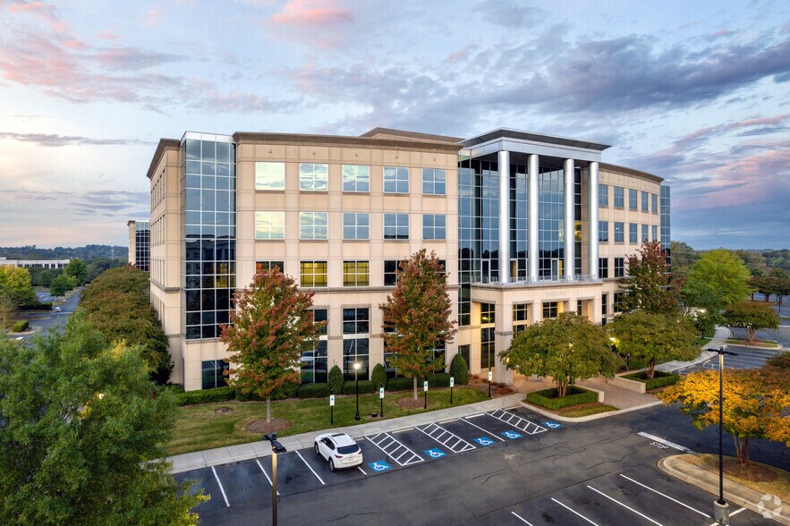13840 Ballantyne Corporate Pl, Charlotte, NC for lease - Primary Photo - Image 1 of 7