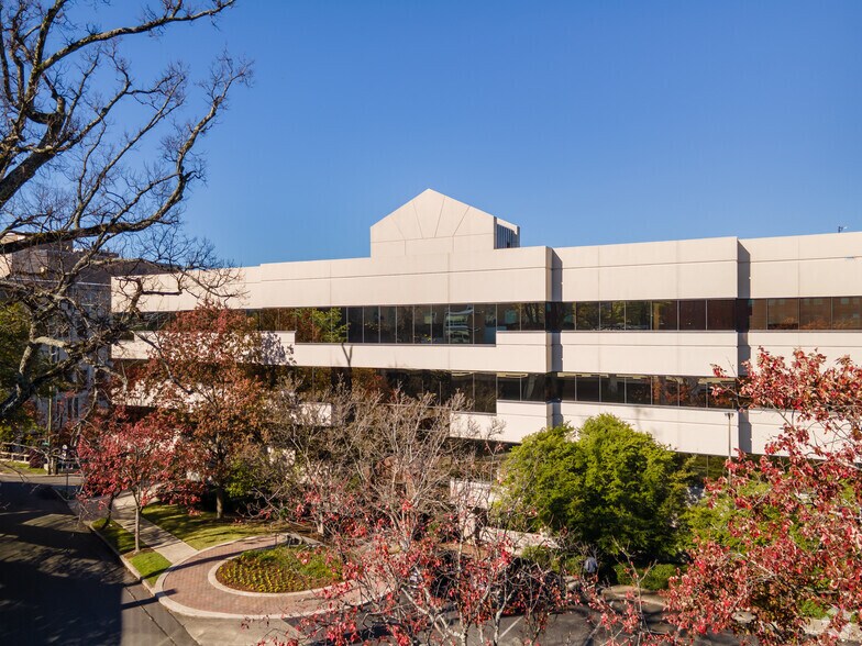 2140 11th Ave S, Birmingham, AL à louer - Photo du bâtiment - Image 2 de 9