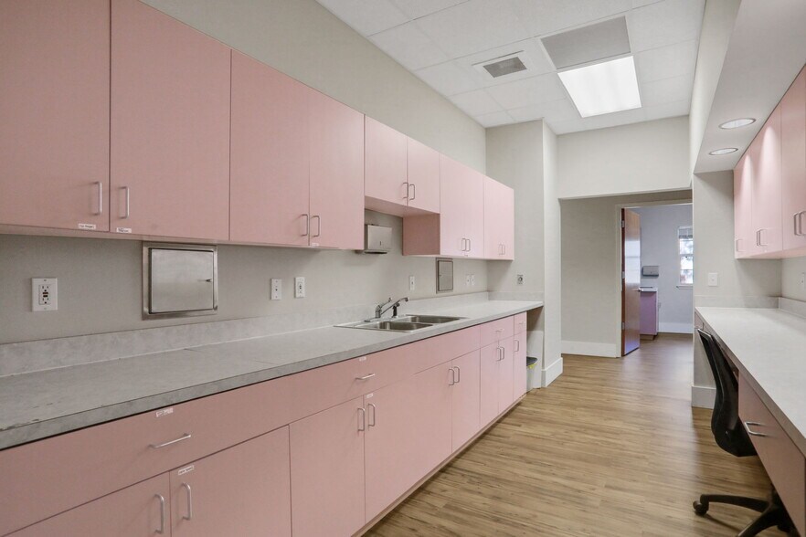 1540 Business Center Dr, Orange Park, FL à louer - Photo du bâtiment - Image 2 de 43