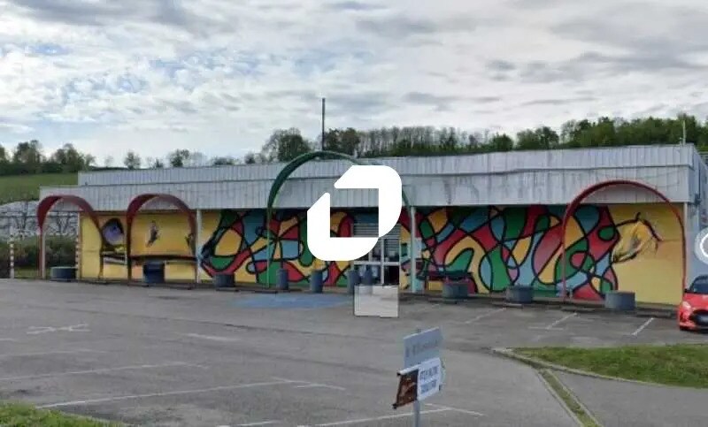 Flex in Ruy-Montceau for lease Building Photo- Image 1 of 6