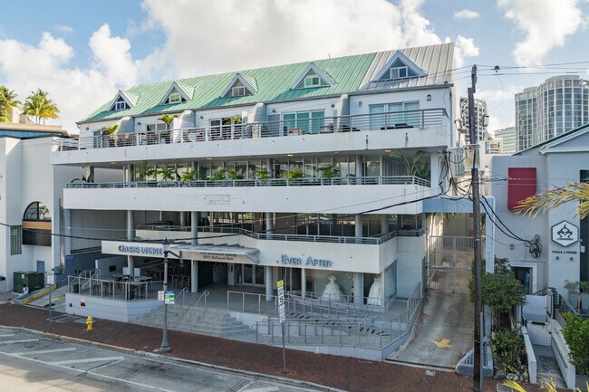 Plus de détails pour 2977 McFarlane Rd, Coconut Grove, FL - Bureau à louer