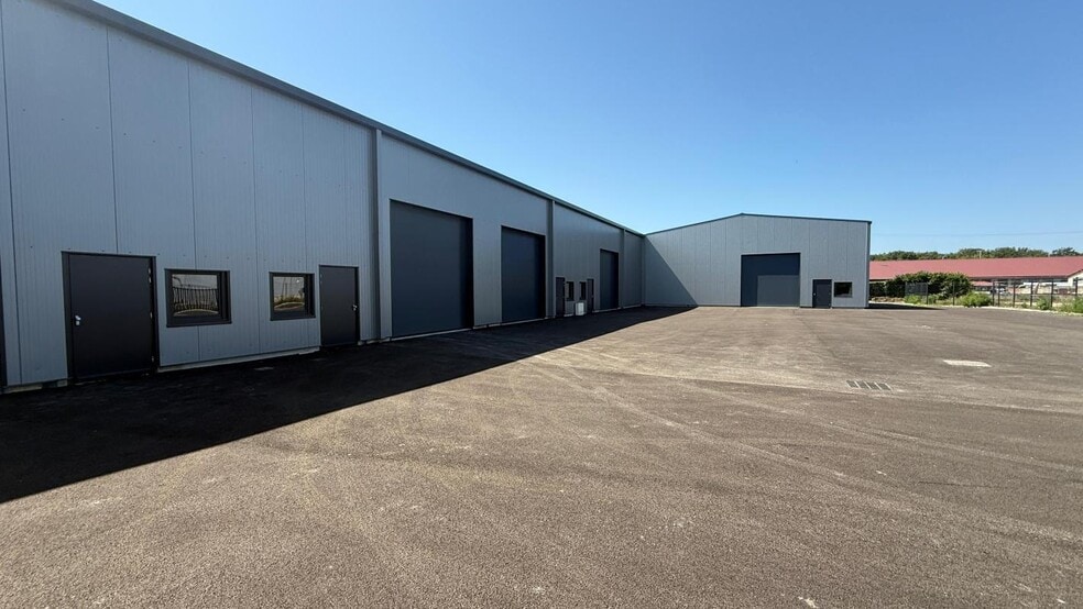 Flex in Montagnat for sale - Building Photo - Image 2 of 8