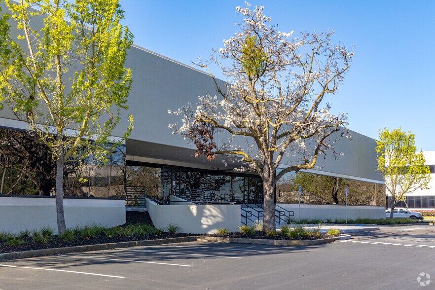 150 Nortech Pky, San Jose, CA à louer - Photo du bâtiment - Image 3 de 9