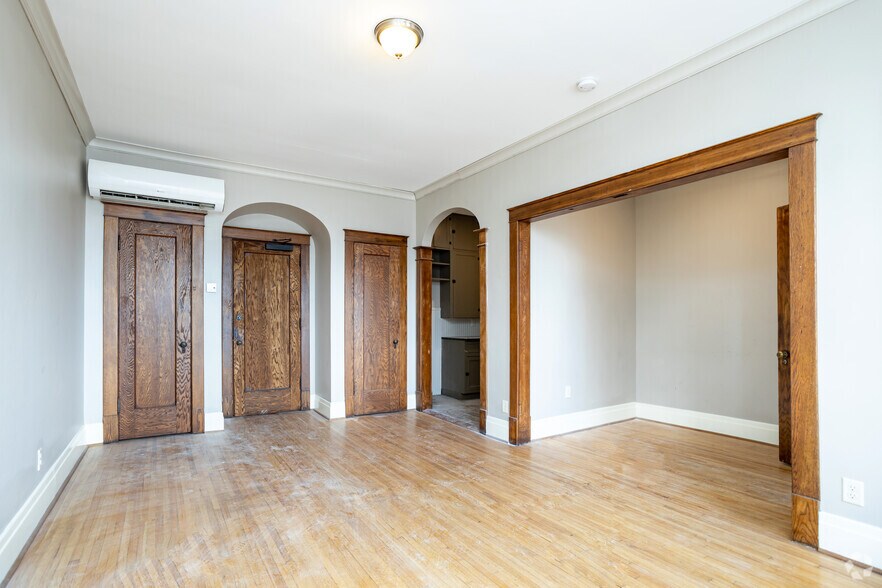 531 3rd St, Niagara Falls, NY à vendre - Photo intérieure - Image 3 de 14