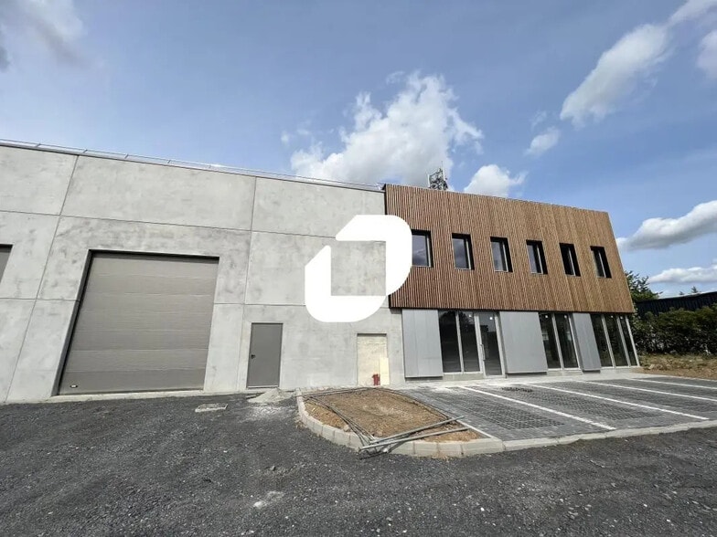 Flex in Seclin for lease - Building Photo - Image 2 of 7