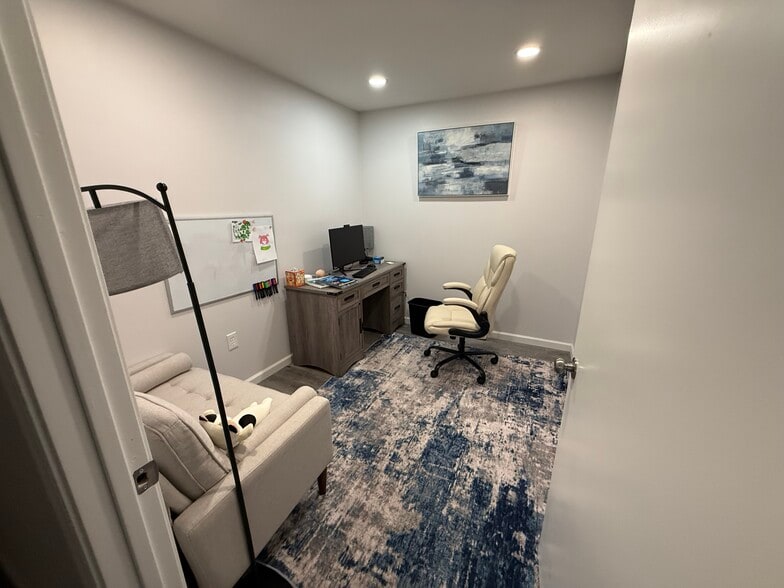 855 E Brown Rd, Mesa, AZ for sale - Interior Photo - Image 2 of 17