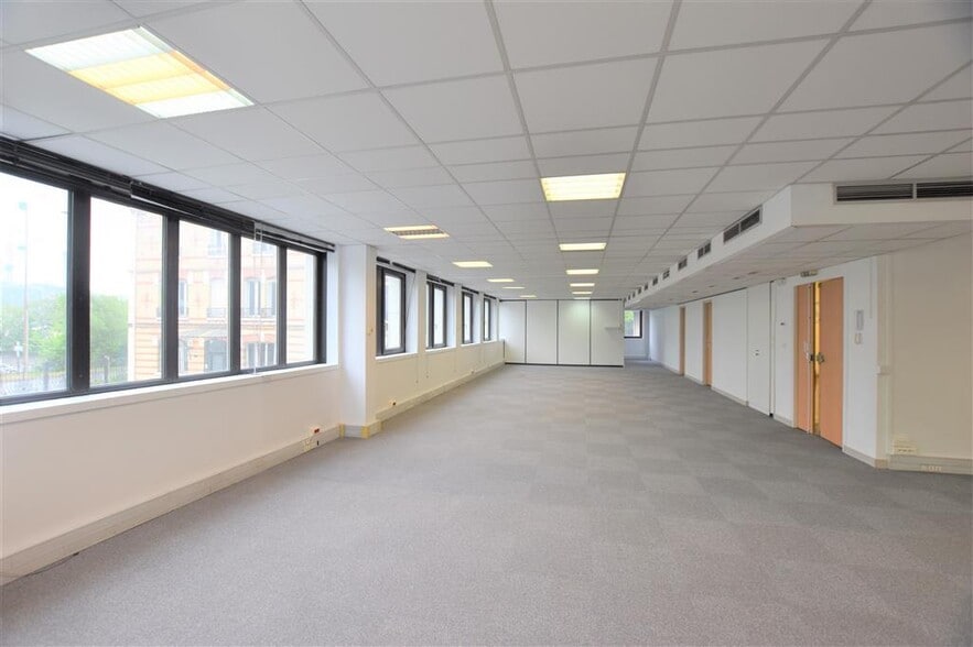 Office in Charenton-le-Pont for lease - Building Photo - Image 3 of 9