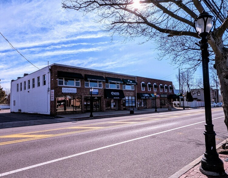 52-54 Broadway, Greenlawn, NY à vendre - Photo du bâtiment - Image 3 de 13