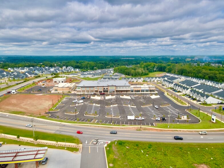 1116 Ashmore Bridge Rd, Greenville, SC à vendre - Photo du bâtiment - Image 2 de 6