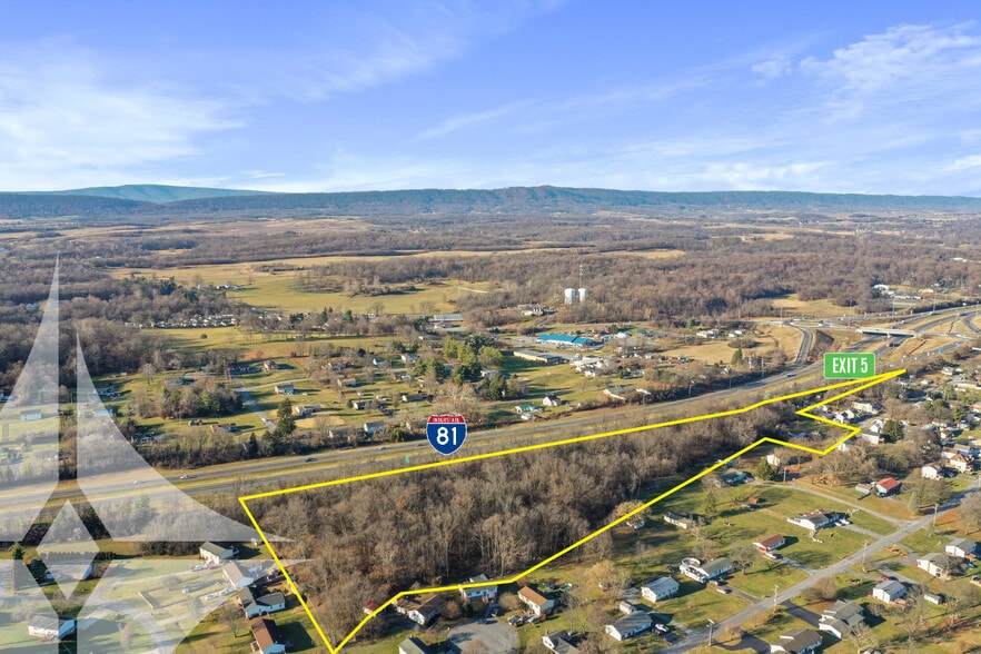 370 Kerns st, Inwood, WV à vendre - Photo du bâtiment - Image 2 de 4