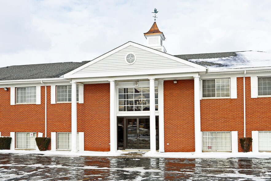 2820 W Maple Rd, Troy, MI à louer - Photo du bâtiment - Image 3 de 27