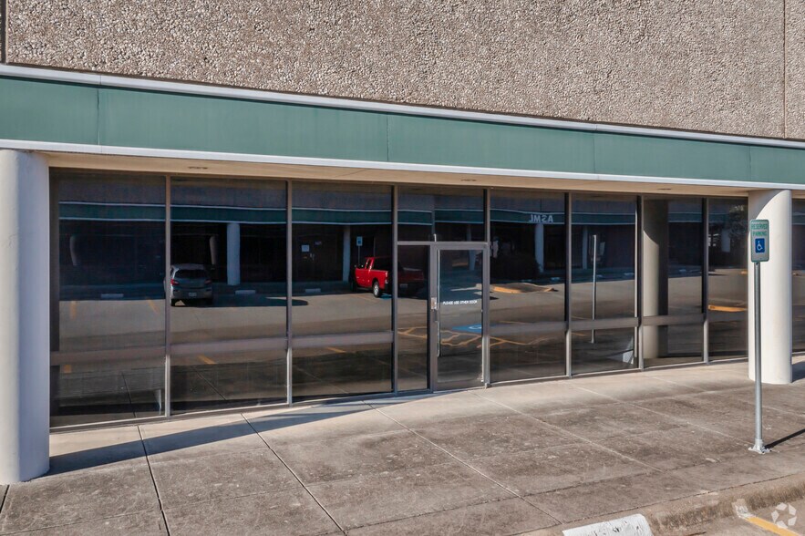 850 N Dorothy Dr, Richardson, TX à louer - Photo du bâtiment - Image 3 de 17