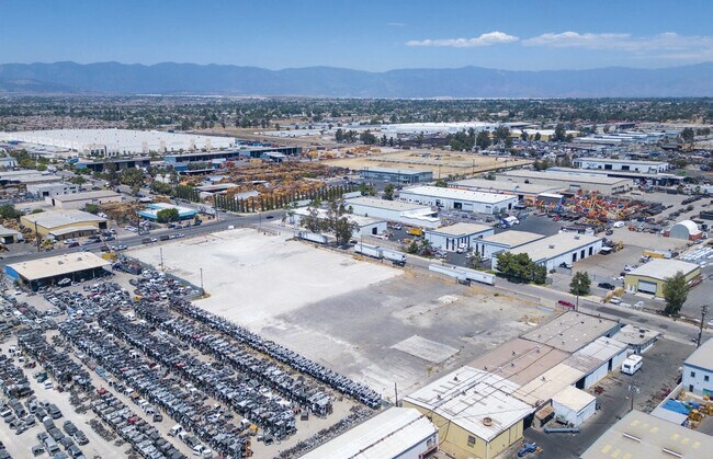 Plus de détails pour 15363 Arrow Rte, Fontana, CA - Terrain à louer