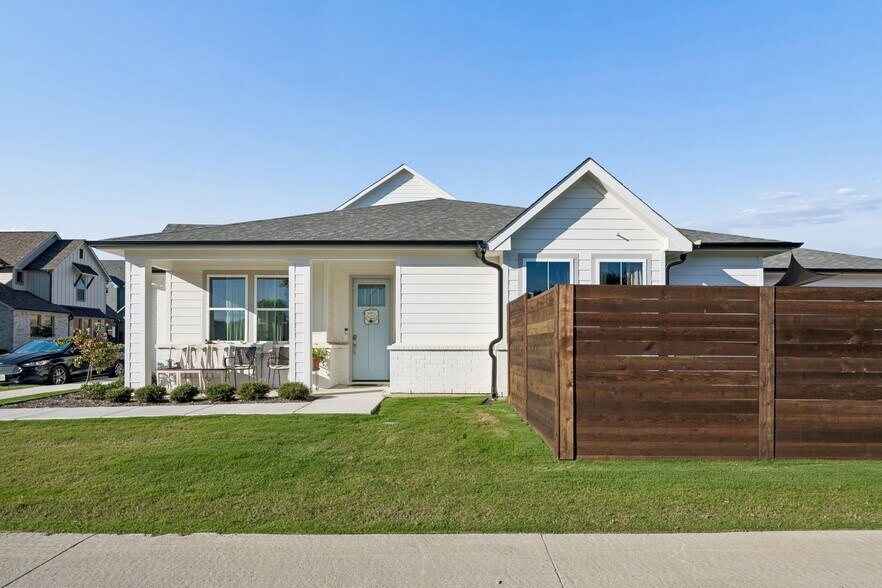 9524 Thorncrown Ln, Fort Worth, TX for sale - Primary Photo - Image 1 of 1