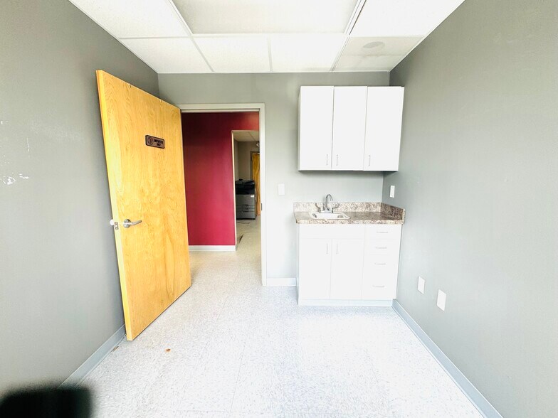 716 Broad St, Clifton, NJ à louer - Photo du bâtiment - Image 3 de 7