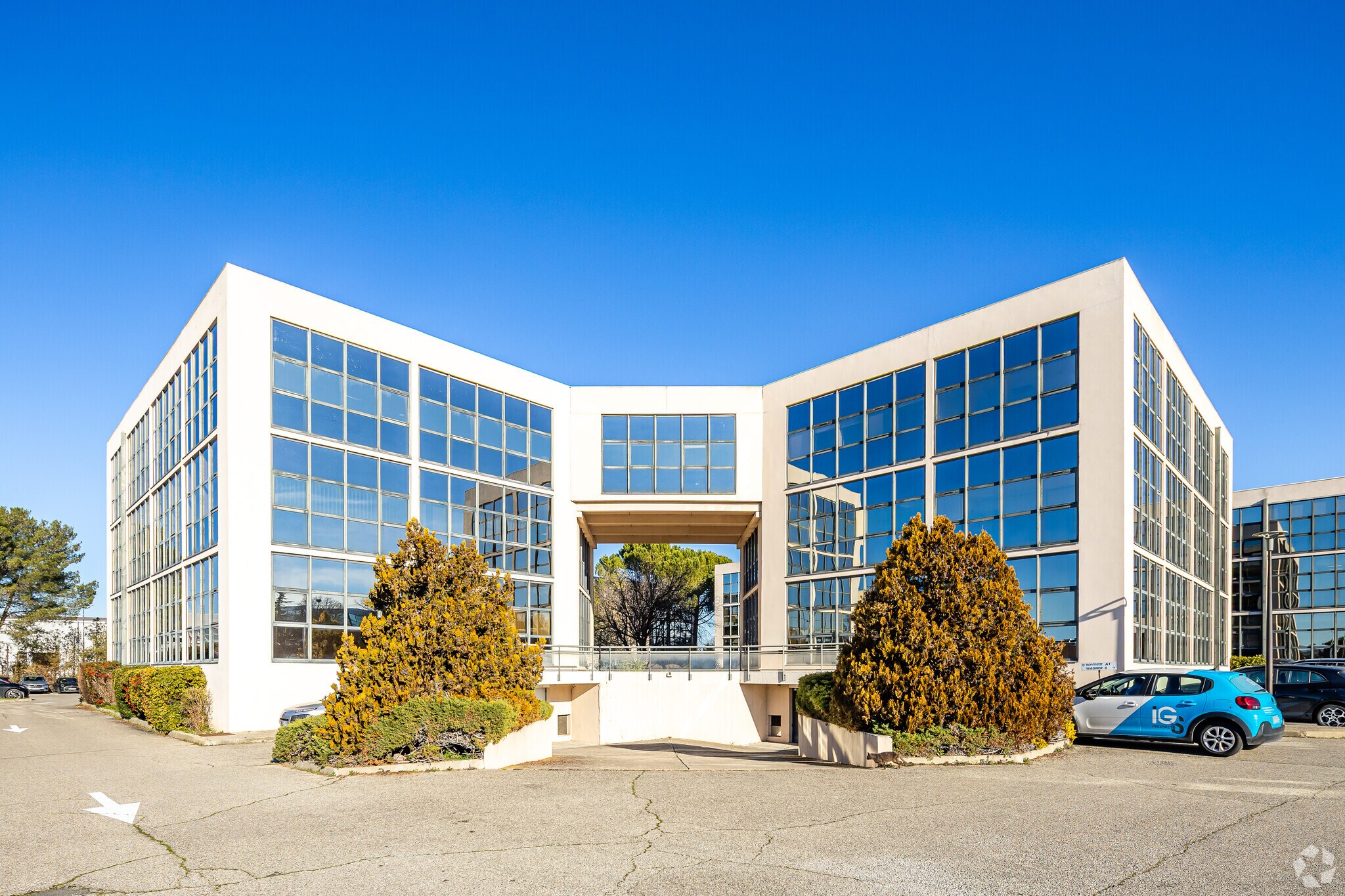 10 Rue Du Lieutenant Parayre, Aix-en-Provence for lease Primary Photo- Image 1 of 4