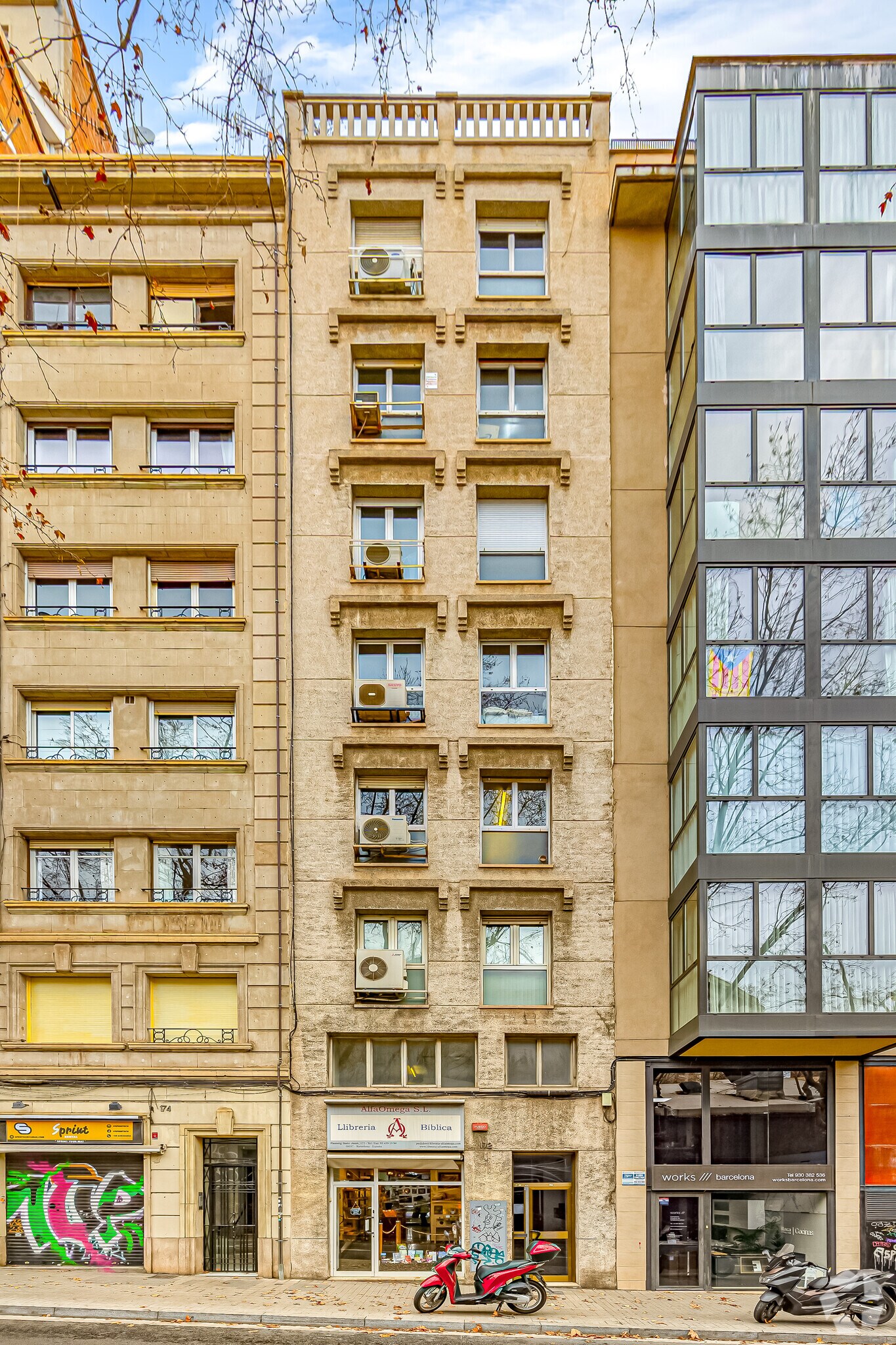 Office in Barcelona, Barcelona for lease Primary Photo- Image 1 of 3