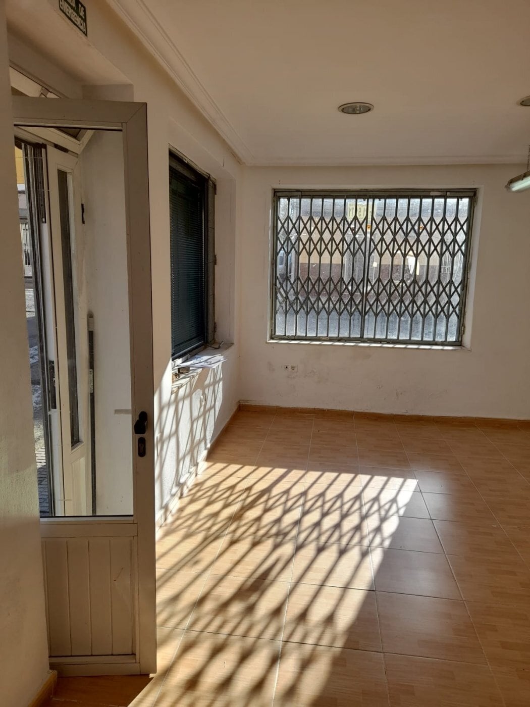 Retail in Cáceres for lease Building Photo- Image 1 of 13