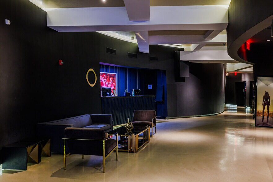 510 W 42nd St, New York, NY à vendre - Hall d’entrée - Image 2 de 18