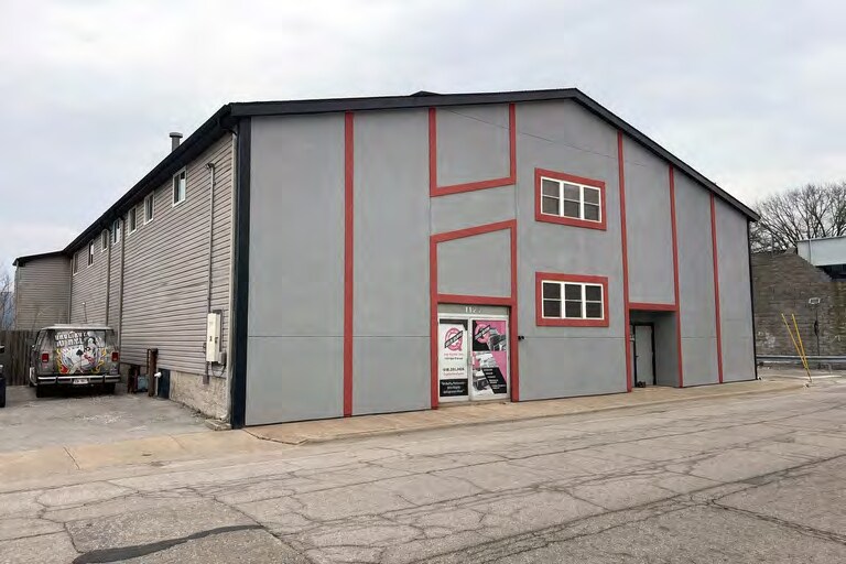 1127 E B St, Belleville, IL à louer - Photo du bâtiment - Image 2 de 8