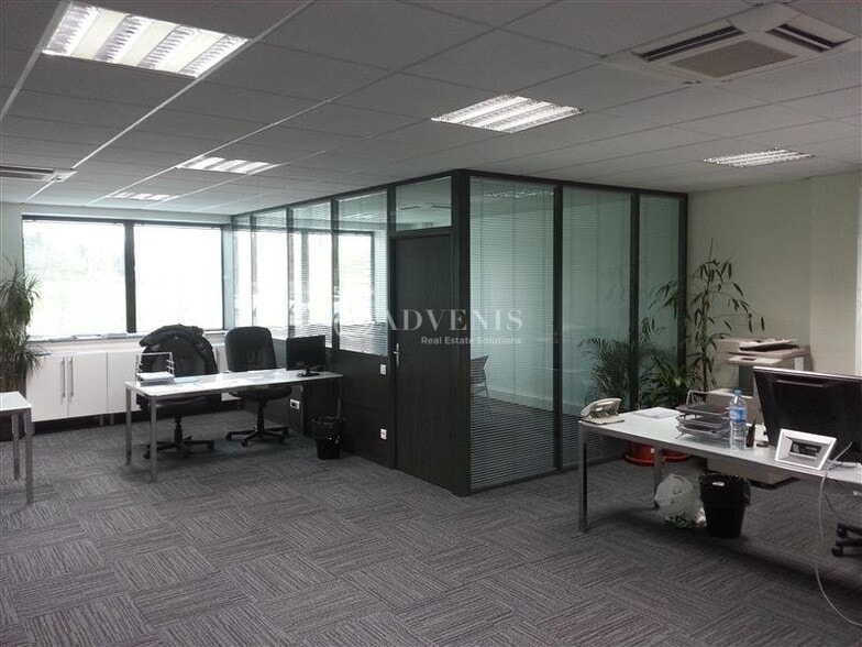 Office in Bry-sur-Marne for lease - Interior Photo - Image 3 of 5
