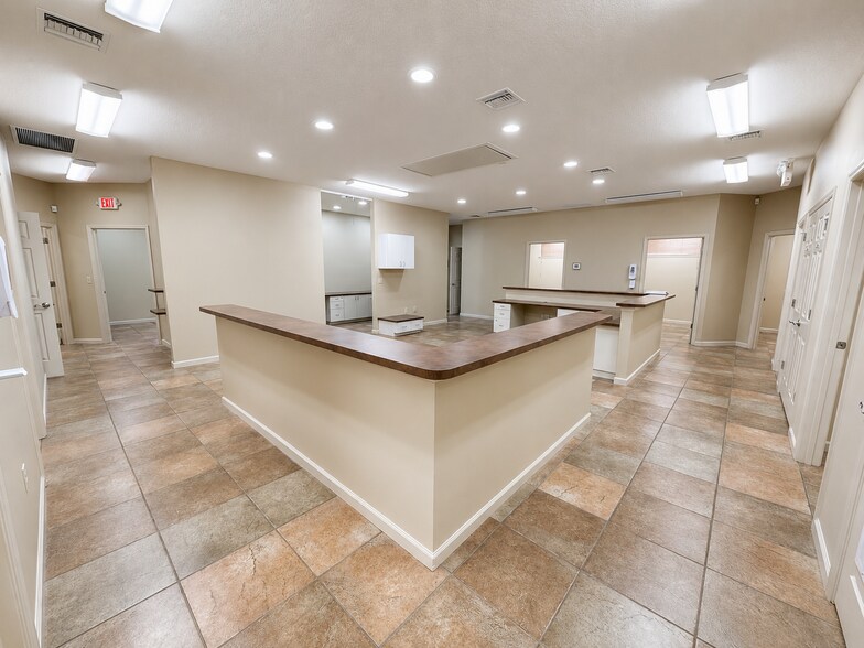 1043 Town Center Dr, Orange City, FL à louer - Photo du bâtiment - Image 3 de 8