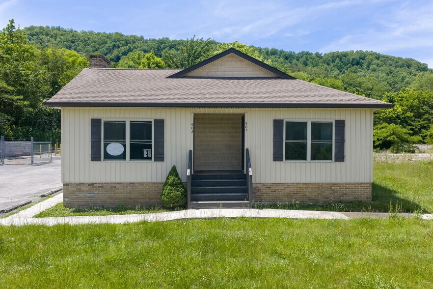 901 S Main St, Rocky Top, TN à louer - Photo du bâtiment - Image 3 de 33