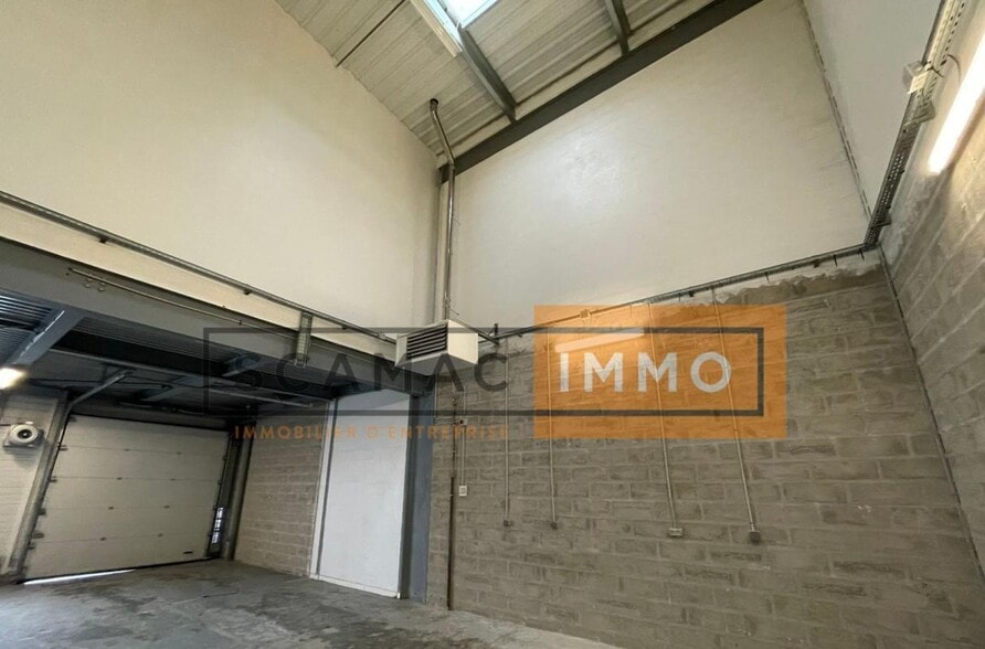 Industrial in Bussy-Saint-Martin for lease - Interior Photo - Image 2 of 7