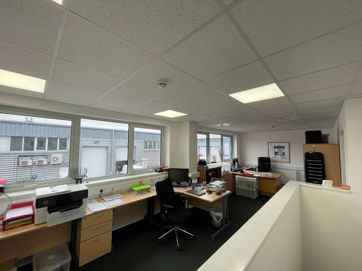 Stirling Way, Cambridge, CAM CB23 3GY - Unité 10 - - Photo intérieure - Image 1 of 2