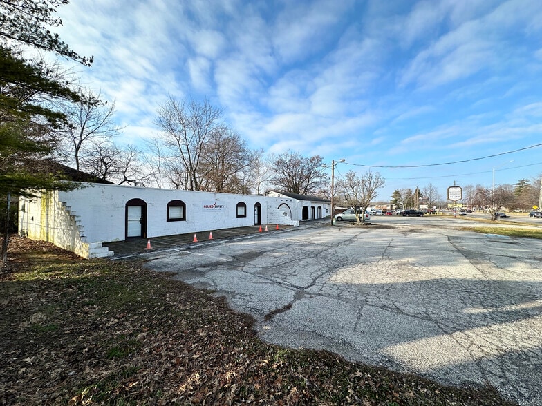 7711 W 10th St, Indianapolis, IN à vendre - Photo du bâtiment - Image 2 de 18
