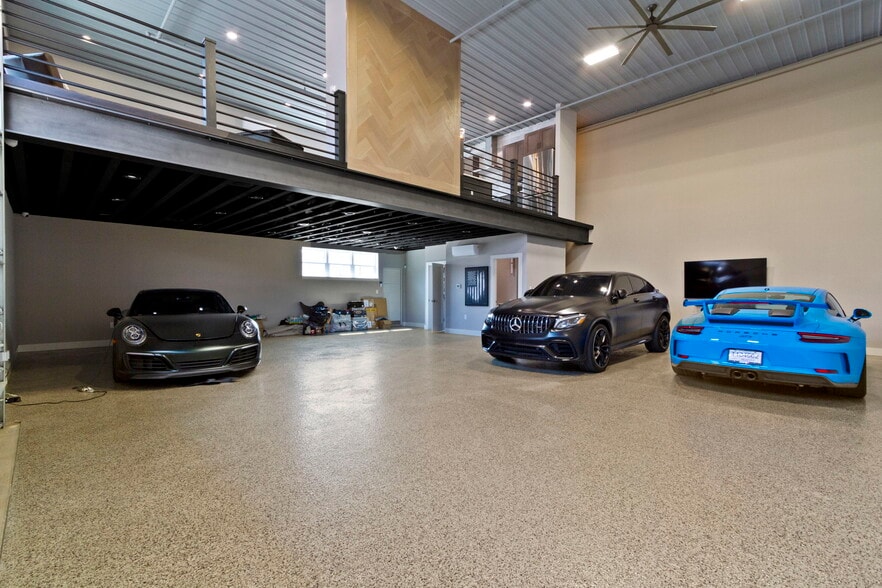 17745 Motor District Cir, Westfield, IN for sale - Interior Photo - Image 3 of 30