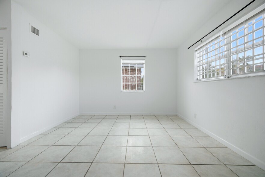 823-825 NW 9th St, Hallandale Beach, FL à vendre - Photo du bâtiment - Image 2 de 13