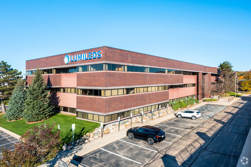 34119 W 12 Mile Rd, Farmington Hills, MI for lease - Building Photo - Image 1 of 6