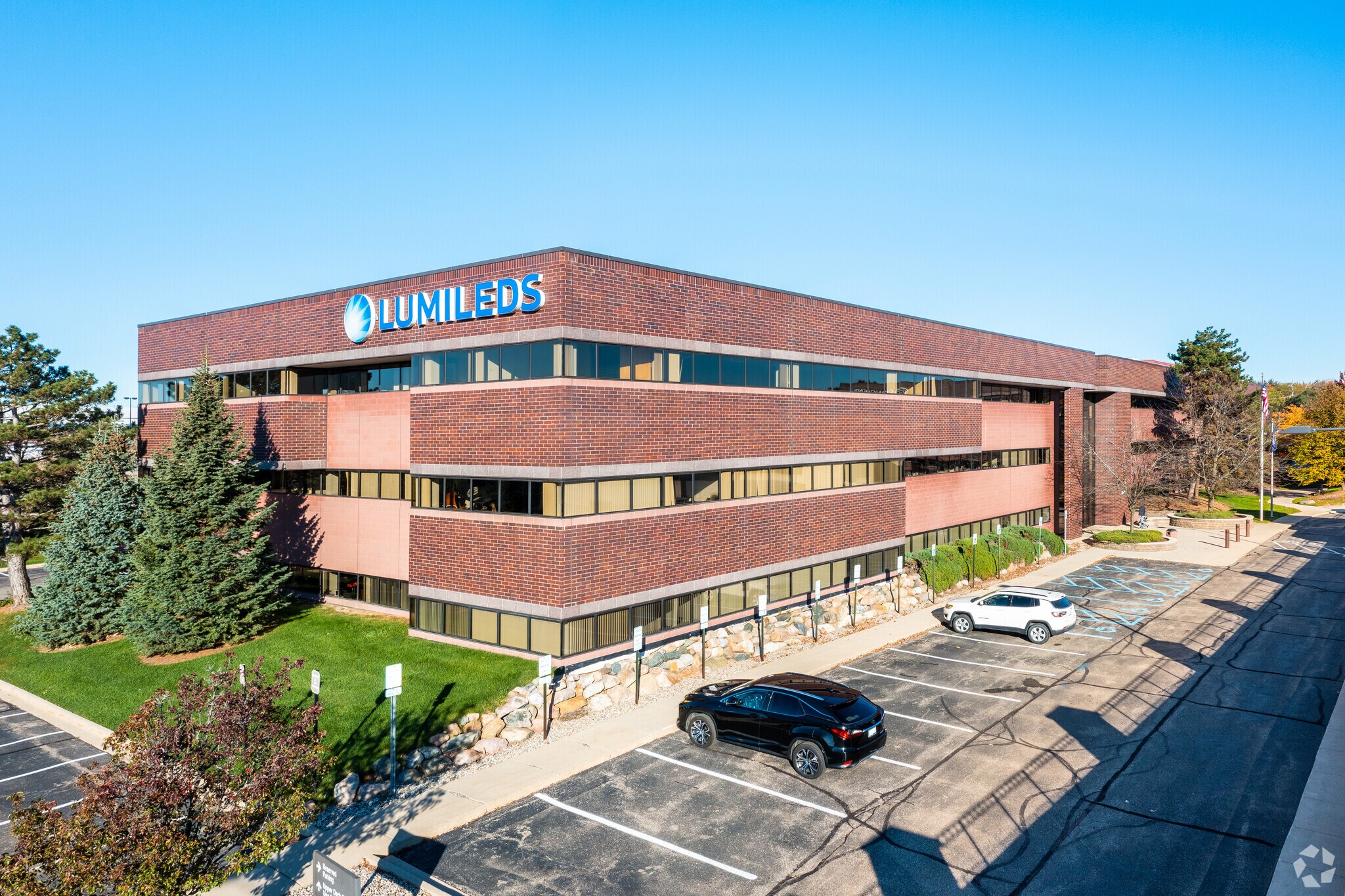 34119 W 12 Mile Rd, Farmington Hills, MI à louer Photo du bâtiment- Image 1 de 7