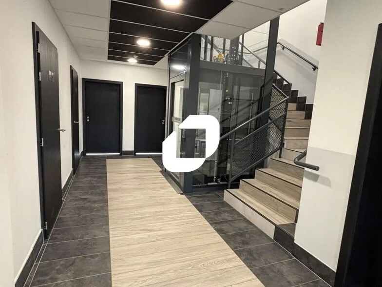 1 Rue Du Parc, Oberhausbergen for sale - Lobby - Image 2 of 7