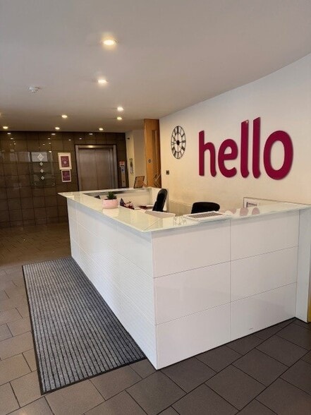 42-44 Clarendon Rd, Watford for lease - Interior Photo - Image 2 of 5