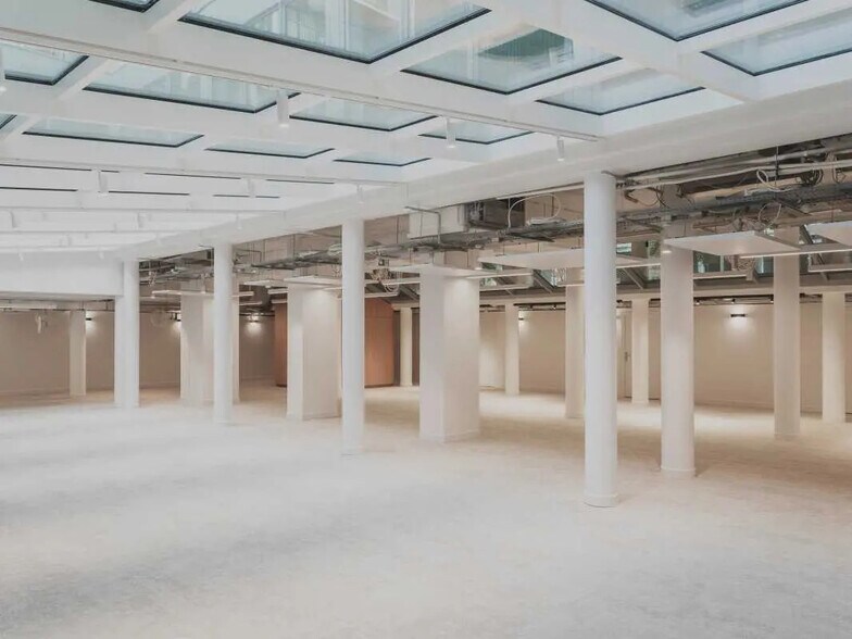 12-16 Rue Versigny, Paris for sale - Interior Photo - Image 2 of 4