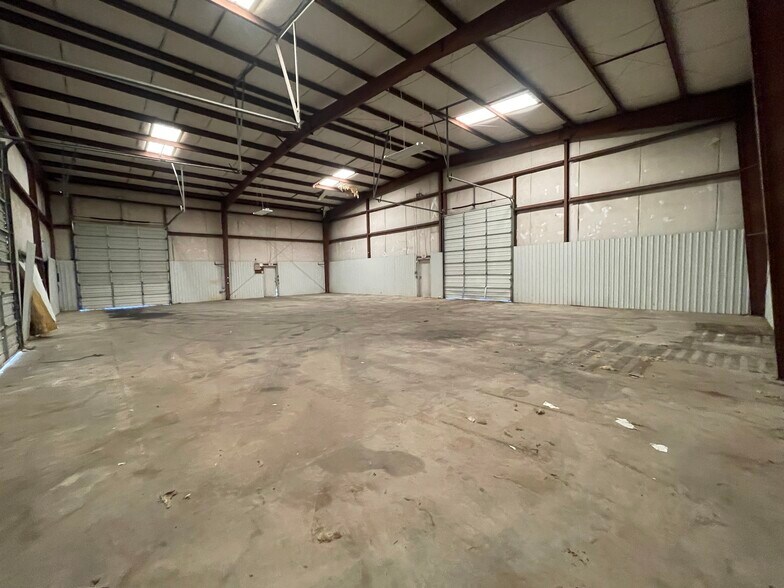 510 Miller Ave, Westlake, LA à louer - Photo du bâtiment - Image 2 de 2