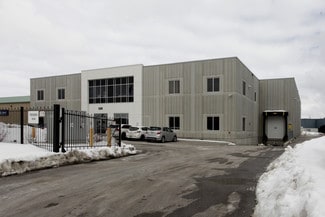 Plus de détails pour 135 Pony Dr, Newmarket, ON - Industriel à louer