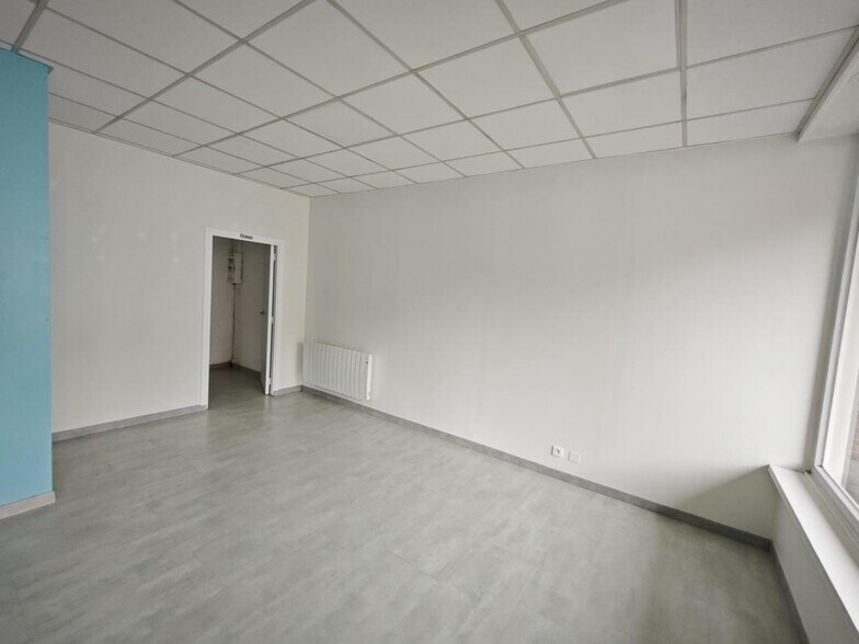 Retail in Seclin for sale - Interior Photo - Image 3 of 5