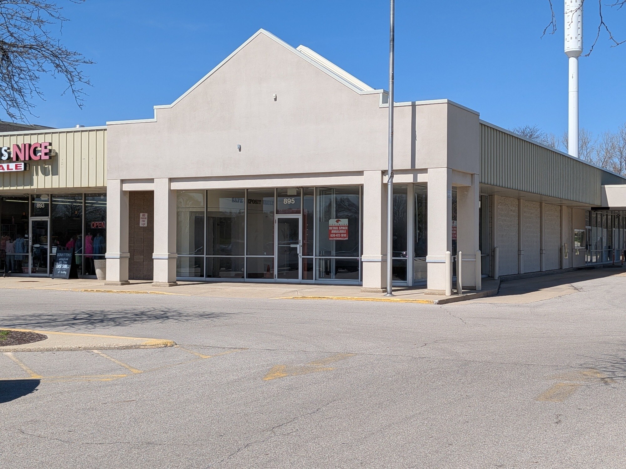 875-901 E Geneva Rd, Carol Stream, IL for lease Building Photo- Image 1 of 4