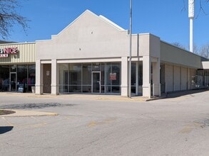 875-901 E Geneva Rd, Carol Stream, IL for lease Building Photo- Image 1 of 4
