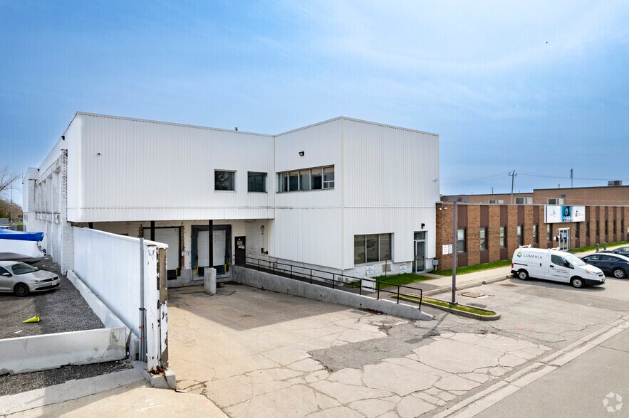 15 Akron Rd, Toronto, ON for sale - Primary Photo - Image 1 of 1