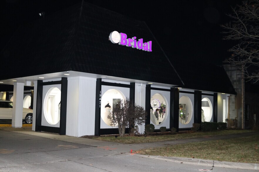 19471 W 10 Mile Rd, Southfield, MI à louer - Photo du bâtiment - Image 2 de 2