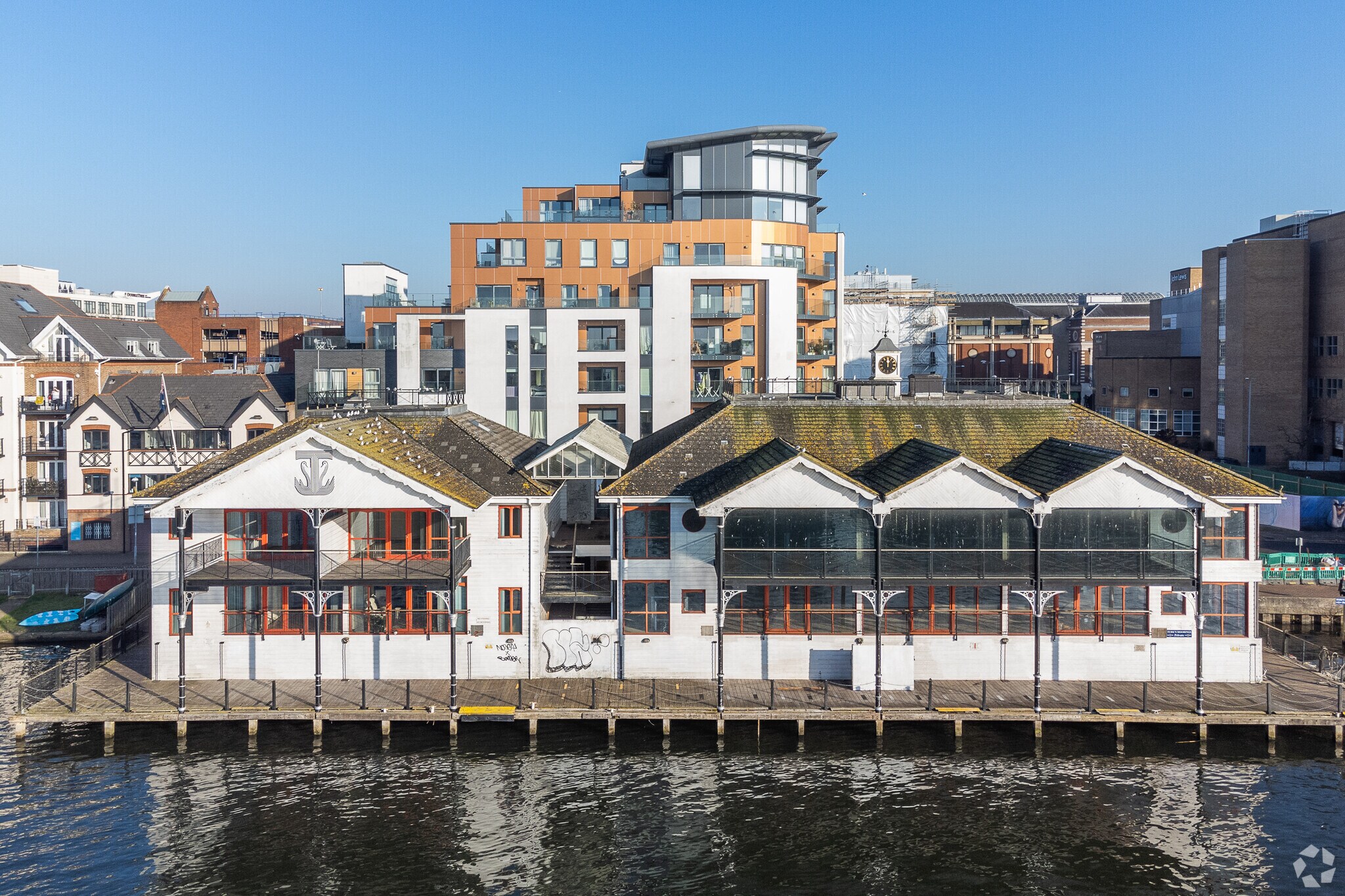 Thames Side, Kingston Upon Thames à louer Photo principale- Image 1 de 4