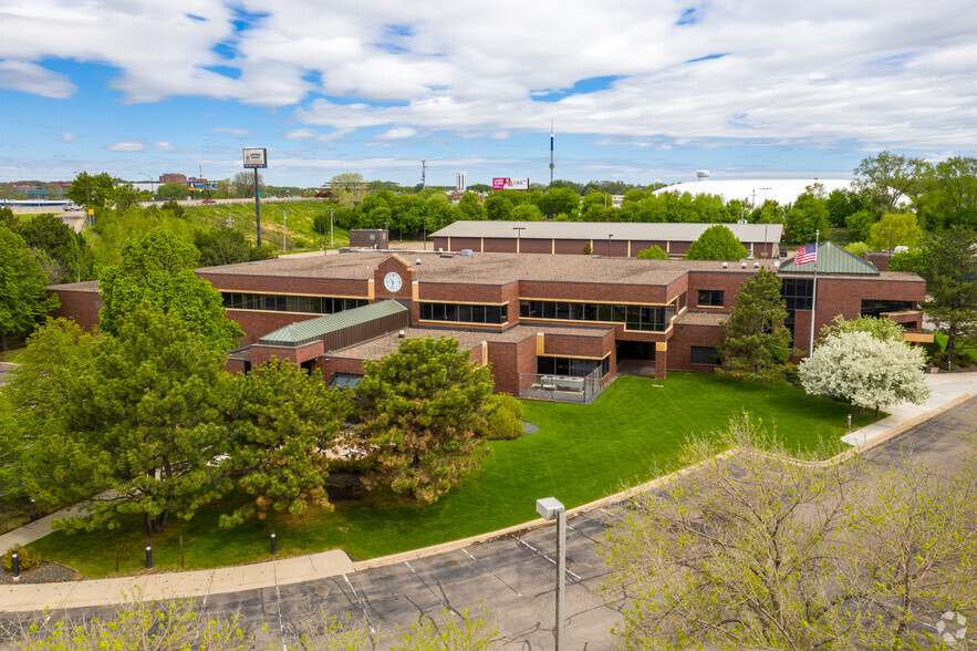 1515 Energy Park Dr, Saint Paul, MN à vendre - Photo principale - Image 1 de 1