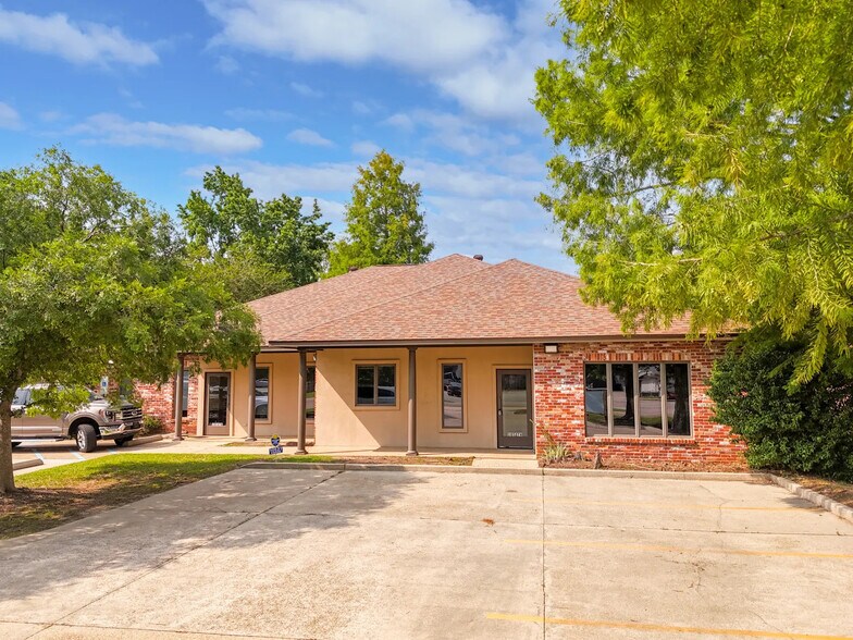 10527 Kentshire Ct, Baton Rouge, LA à vendre - Photo du bâtiment - Image 1 de 15