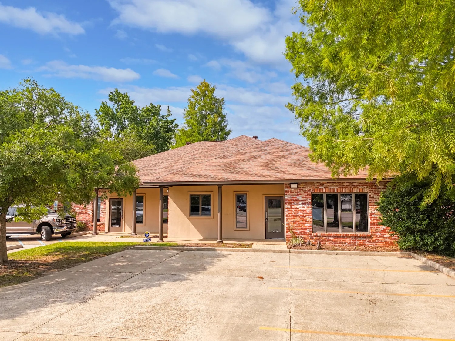 10527 Kentshire Ct, Baton Rouge, LA for lease Primary Photo- Image 1 of 16