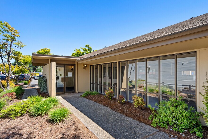 401 E Columbia River Hwy, Clatskanie, OR à louer - Photo du bâtiment - Image 2 de 12